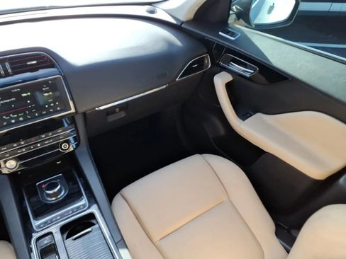 Used 2020 Jaguar F-PACE Premium image 19
