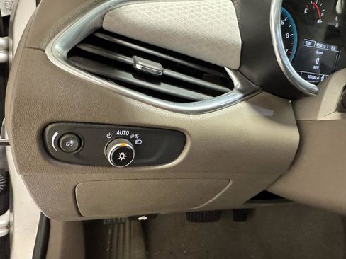 Used 2021 Chevrolet Malibu LT FWD image 17