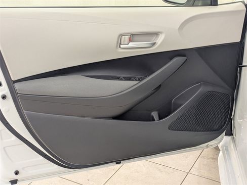 Used 2021 Toyota Corolla LE image 15