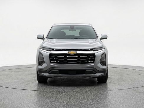 Used 2025 Chevrolet Equinox LT FWD image 2