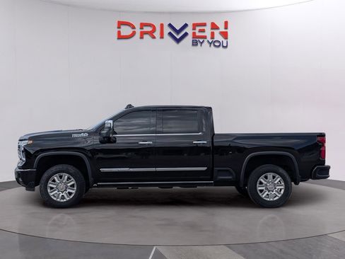 Used 2024 Chevrolet Silverado 2500 High Country w/ Technology Package image 2