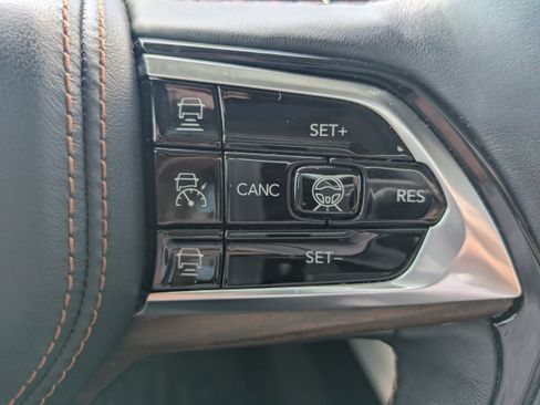 Used 2021 Jeep Grand Cherokee L Summit w/ Luxury Tech Group V AWD/4WD image 29