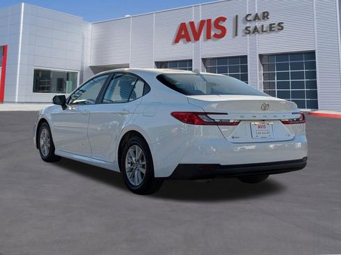 Used 2025 Toyota Camry LE image 3