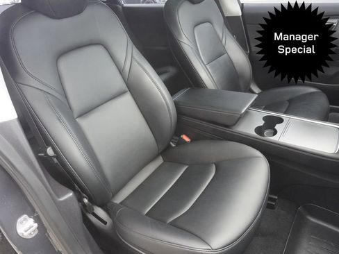 Used 2022 Tesla Model 3 Performance image 23