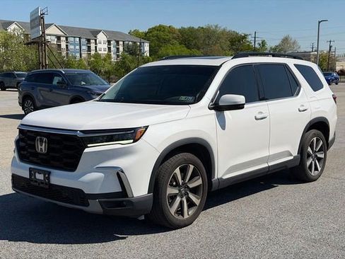 Used 2023 Honda Pilot Touring image 3