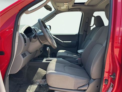Used 2010 Nissan Frontier SE w/ Moonroof Pkg AWD/4WD image 6
