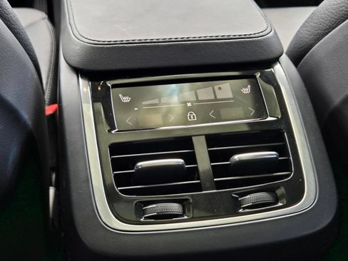 Certified 2025 Volvo XC90 B6 Plus AWD/4WD image 23