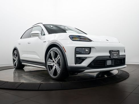 Certified 2025 Porsche Macan Turbo Electric AWD/4WD image 9