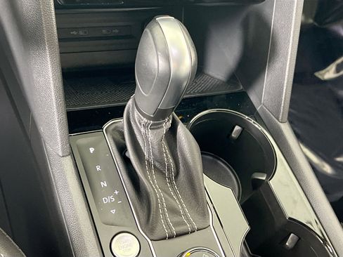 Used 2023 Volkswagen Atlas SE image 16