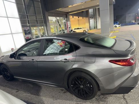 Used 2025 Toyota Camry SE image 13