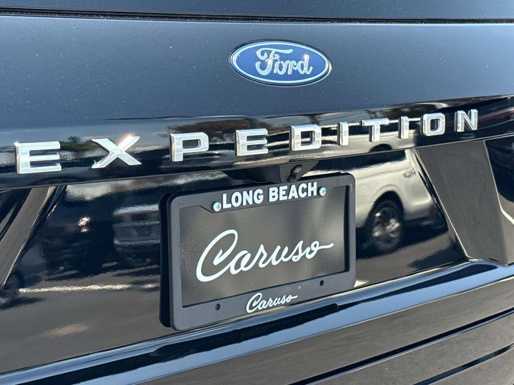 Certified 2025 Ford Expedition Active RWD image 6