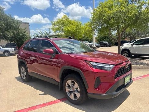 Used 2025 Toyota RAV4 XLE w/ Convenience Package FWD image 3