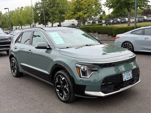 Used 2023 Kia Niro Wind w/ Wind Preserve Package FWD image 2