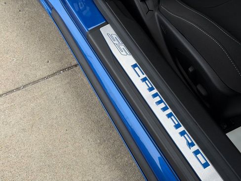 Used 2018 Chevrolet Camaro SS RWD image 61