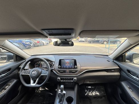 Used 2025 Nissan Altima 2.5 SV image 34