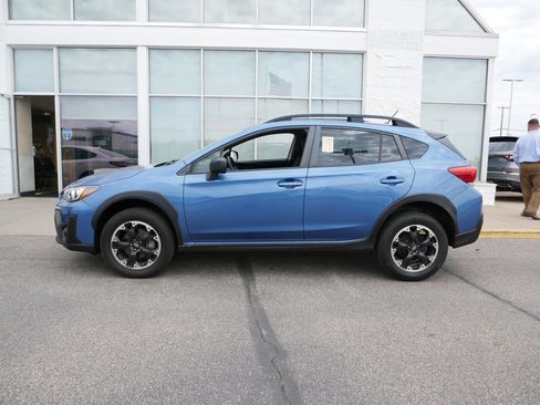 Used 2023 Subaru Crosstrek 2.0i AWD/4WD image 3