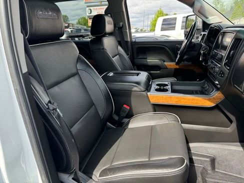 Used 2019 Chevrolet Silverado 2500 High Country w/ Duramax Plus Package AWD/4WD image 15