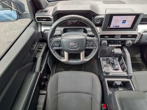 Used 2025 Toyota 4Runner SR5 AWD/4WD image 17