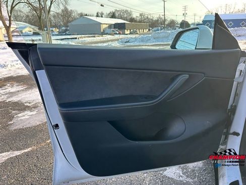 Used 2021 Tesla Model Y Long Range image 14
