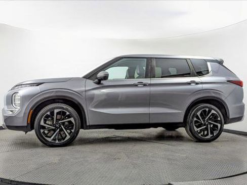 Used 2024 Mitsubishi Outlander SE image 3