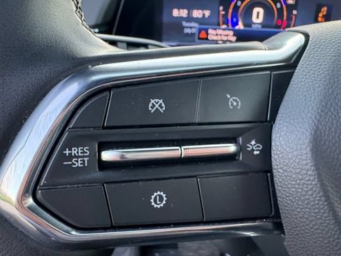 Used 2025 Chevrolet Suburban LT RWD image 7