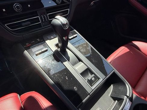 Used 2024 Porsche Macan AWD/4WD image 16