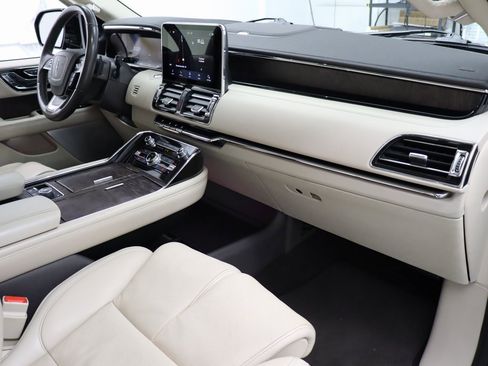 Used 2021 Lincoln Navigator Reserve w/ Luxury Package image 22
