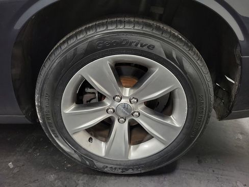 Used 2019 Dodge Challenger SXT image 11