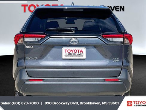 Used 2025 Toyota RAV4 XLE AWD/4WD image 4