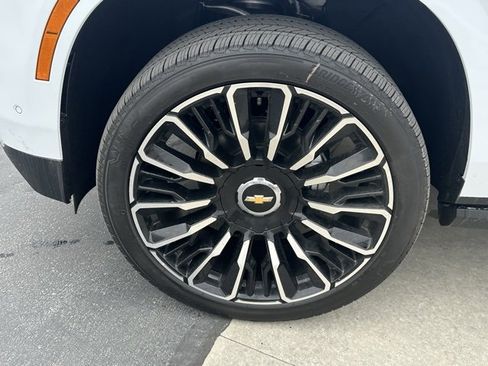 New 2026 Chevrolet Suburban High Country image 37