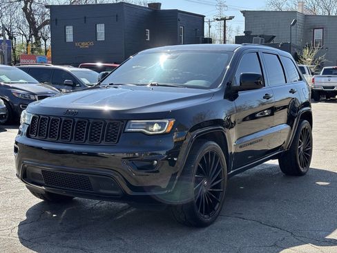 Used 2021 Jeep Grand Cherokee Laredo X image 4