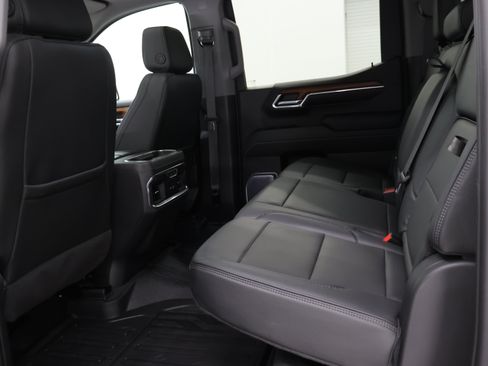 Used 2023 GMC Sierra 1500 Denali AWD/4WD image 9