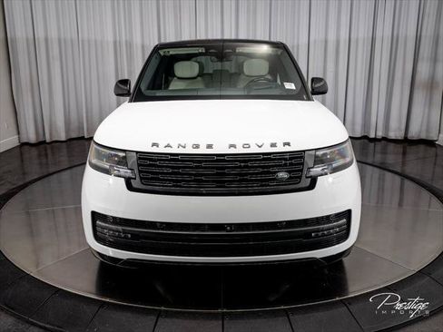 Used 2025 Land Rover Range Rover Autobiography AWD/4WD image 3
