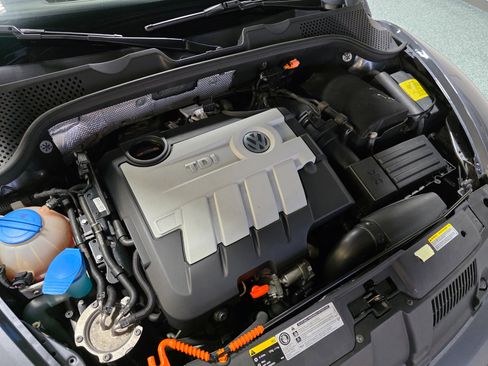 Used 2013 Volkswagen Beetle TDI image 38