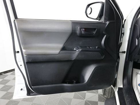 Used 2022 Toyota Tacoma SR RWD image 12
