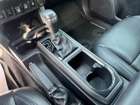 Used 2019 Toyota Tacoma TRD Off-Road AWD/4WD image 26