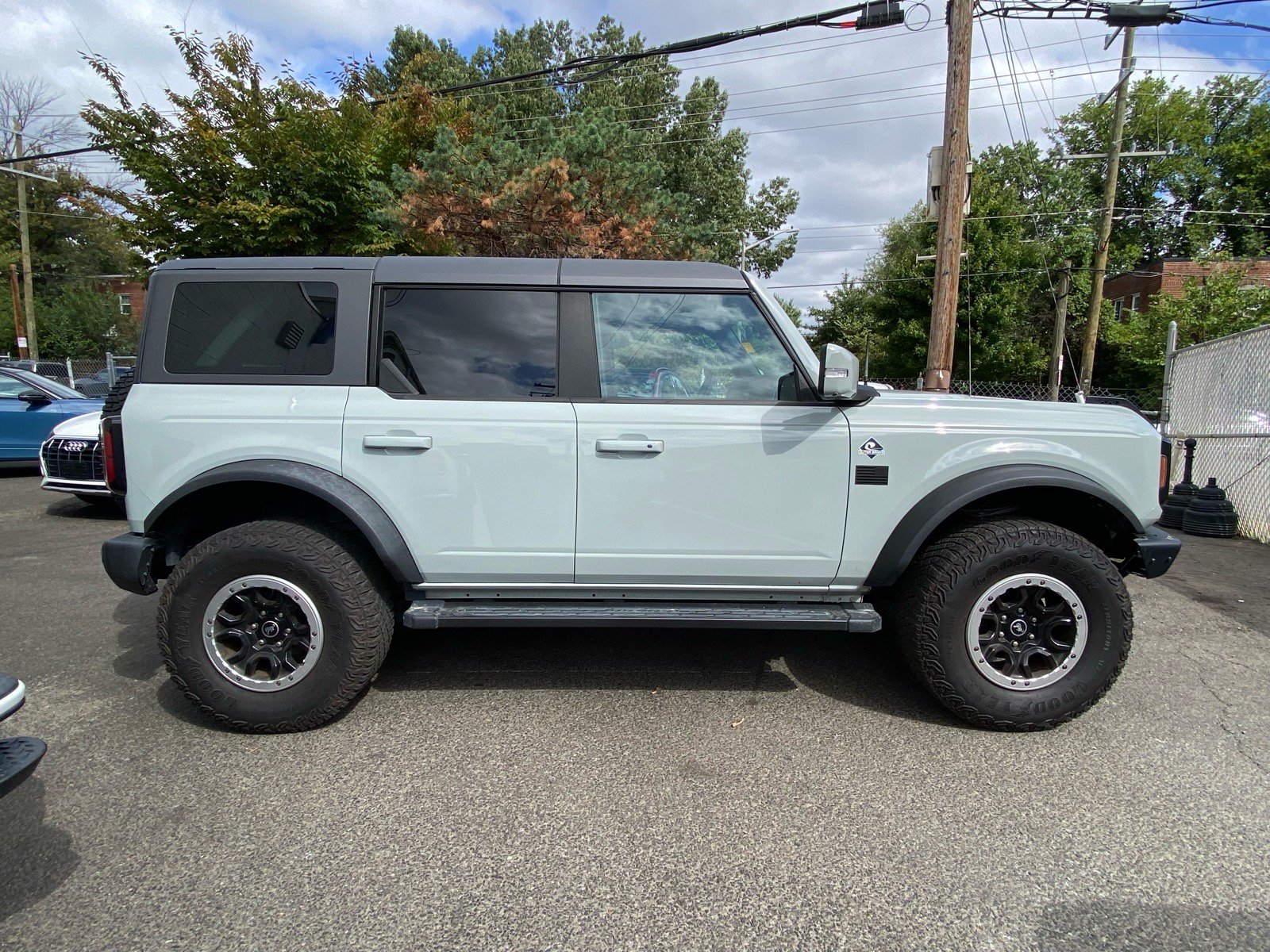 Used 2023 Ford Bronco Outer Banks w/ Sasquatch Package AWD/4WD image 2