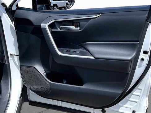Certified 2020 Toyota RAV4 XLE w/ Convenience Package FWD image 22