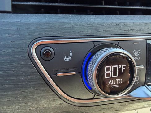 Used 2021 Audi A4 2.0T Premium w/ Convenience Package image 28