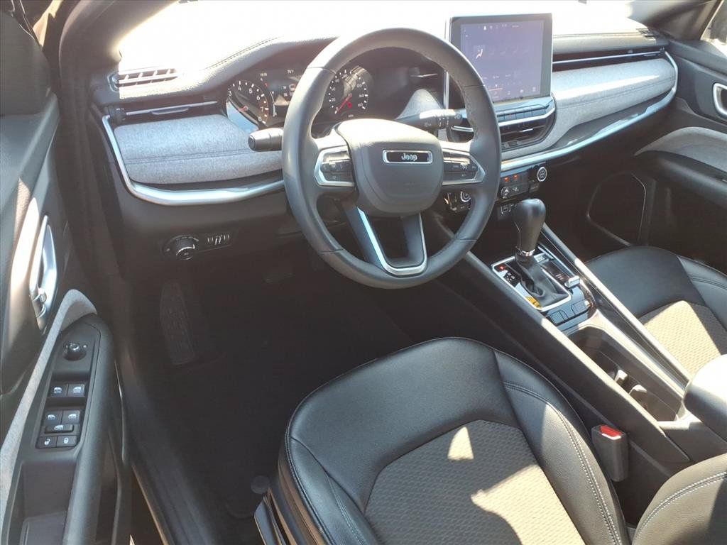 Used 2024 Jeep Compass Latitude AWD/4WD image 19