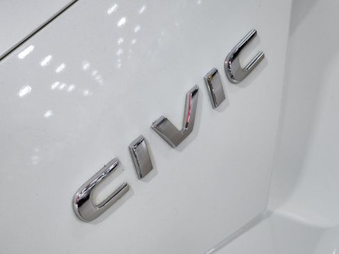 Used 2018 Honda Civic Touring image 25