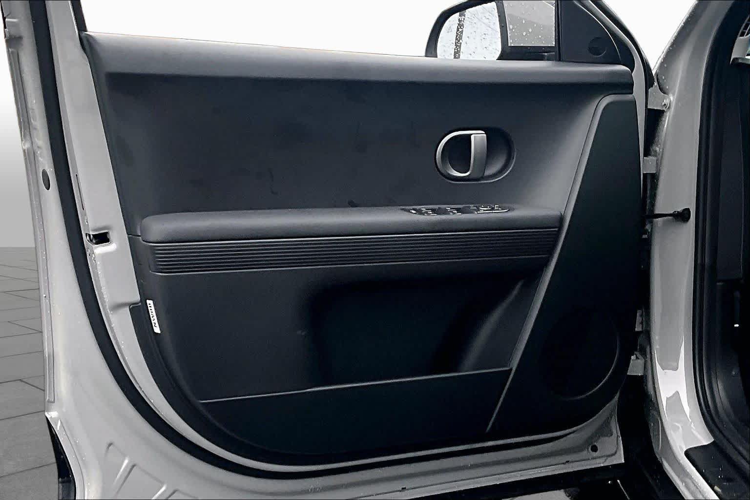 New 2027 Hyundai Ioniq 5 SE AWD/4WD image 13
