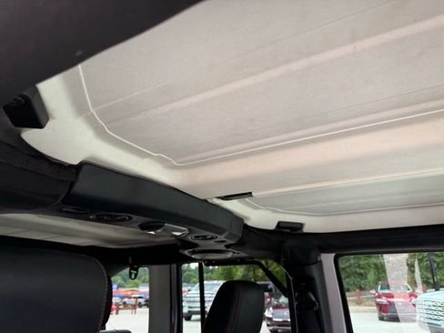 Used 2012 Jeep Wrangler Unlimited Sahara AWD/4WD image 96