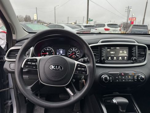 Used 2020 Kia Sorento LX image 16