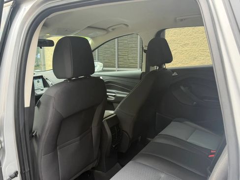 Used 2017 Ford Escape SE w/ Equipment Group 201A AWD/4WD image 28