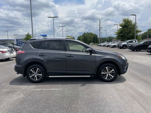 Used 2017 Toyota RAV4 XLE FWD image 2