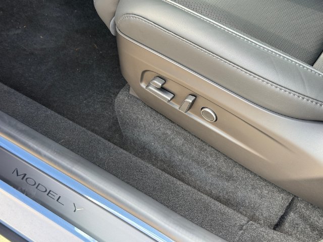 Used 2026 Tesla Model Y Performance AWD/4WD image 13