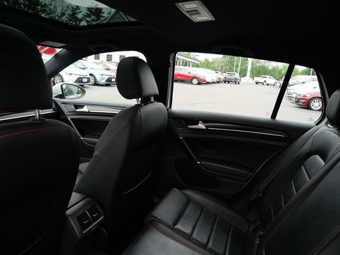 Used 2017 Volkswagen GTI SE FWD image 20