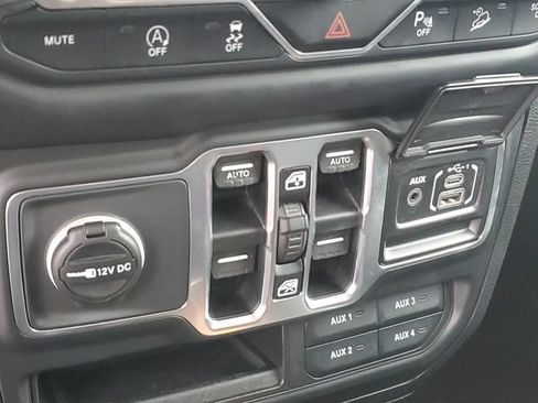 Used 2018 Jeep Wrangler Unlimited Sport S AWD/4WD image 24