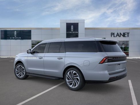 New 2026 Lincoln Navigator L Premier AWD/4WD image 4